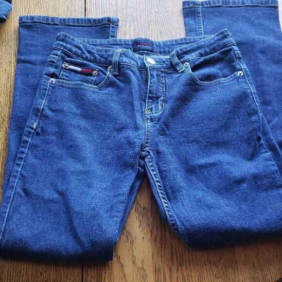 Tommy Hilfiger JUNIOR Girls Blue Jeans size 3 /28 Classic 5 pocket Tommy Jeans - Picture 2 of 7